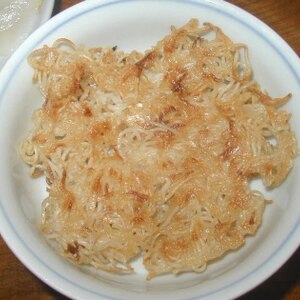 残った素麺を簡単リメイク！素麺のパリパリ煎餅